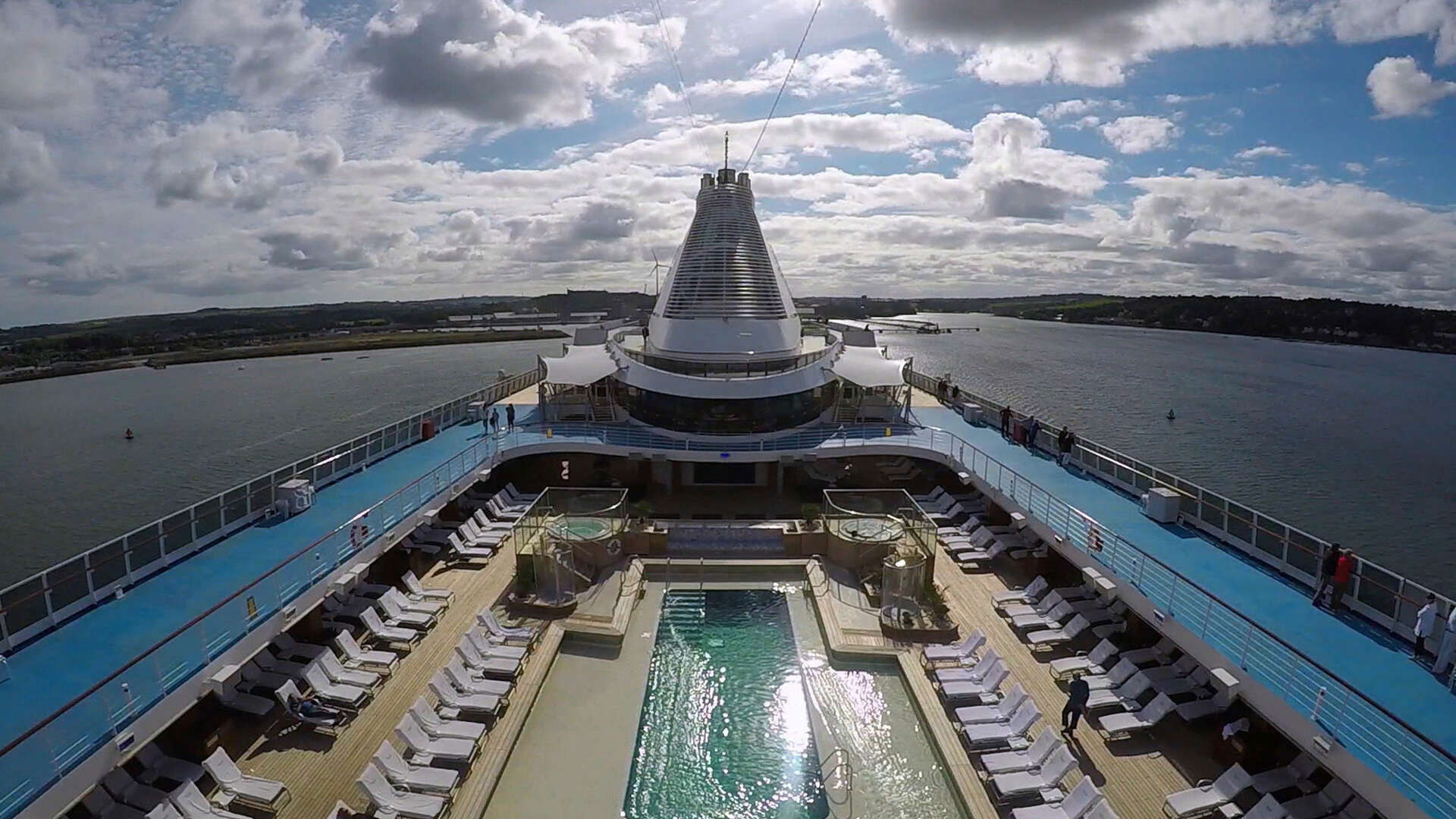 Mighty Cruise Ships S03E06 backdrop