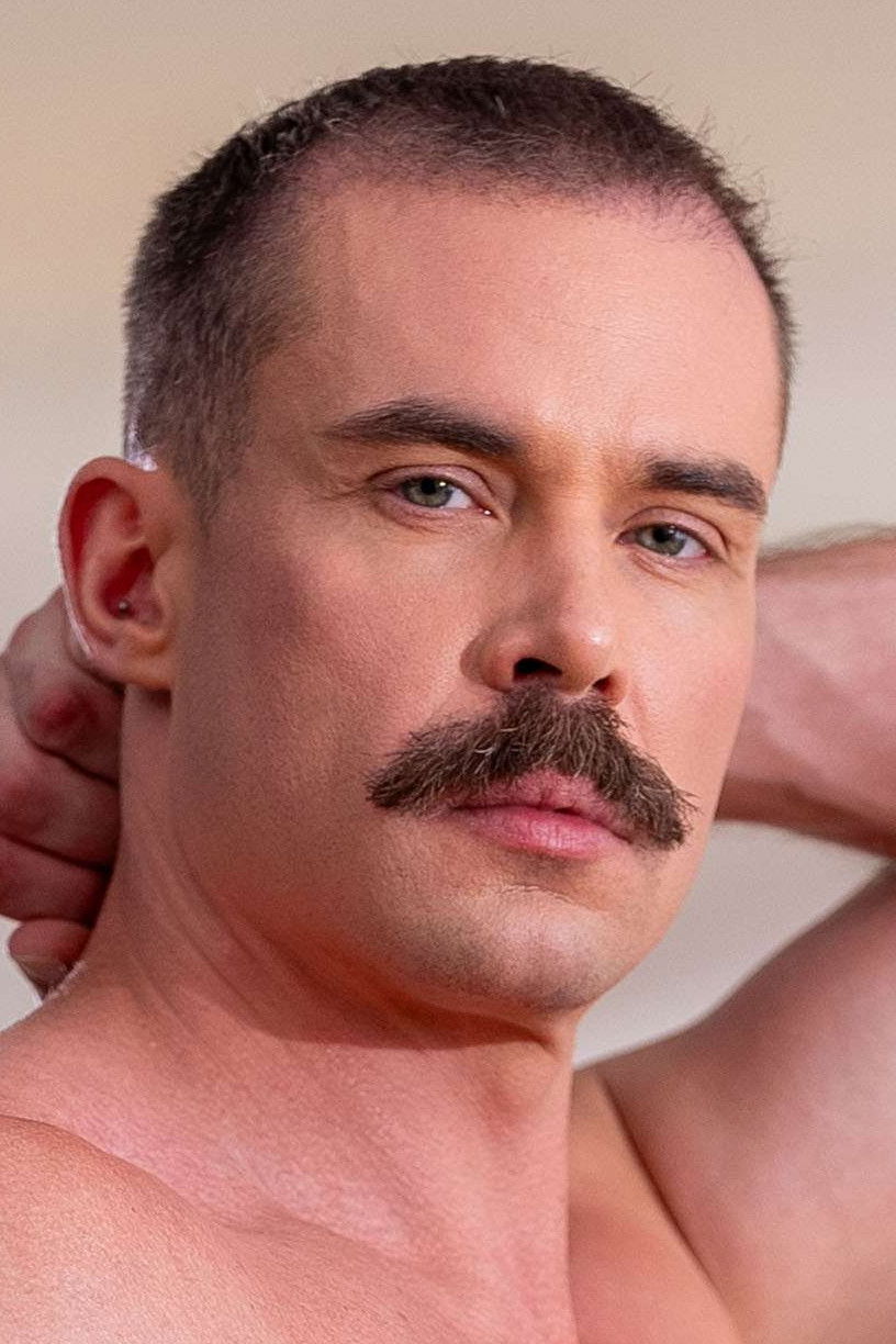 et billede af Adam Tyrant