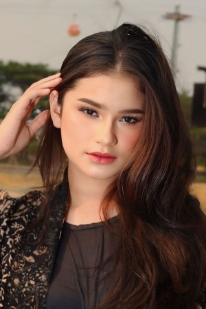 et billede af Ashley Adams