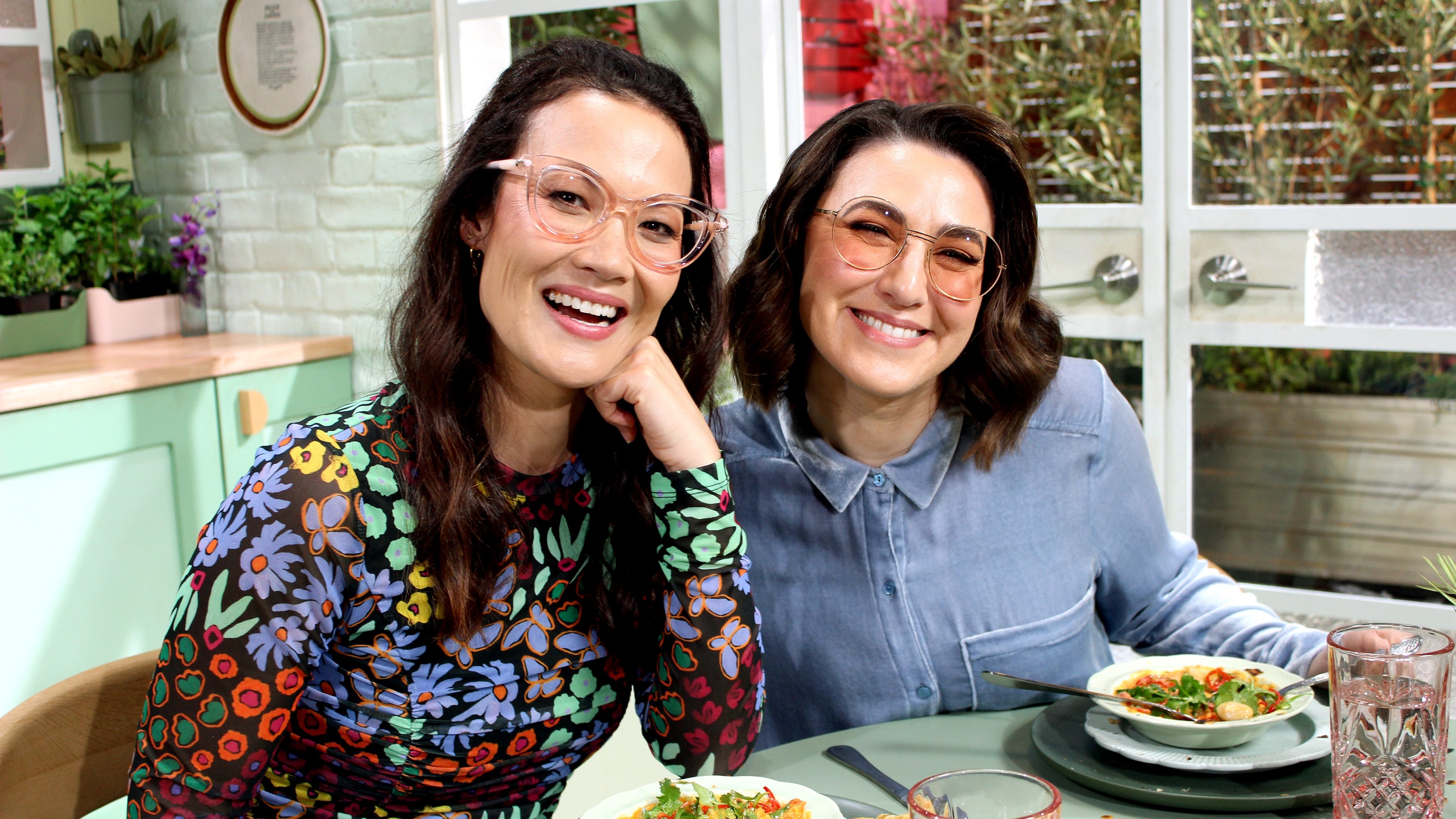 A Bite to Eat with Alice 1x10