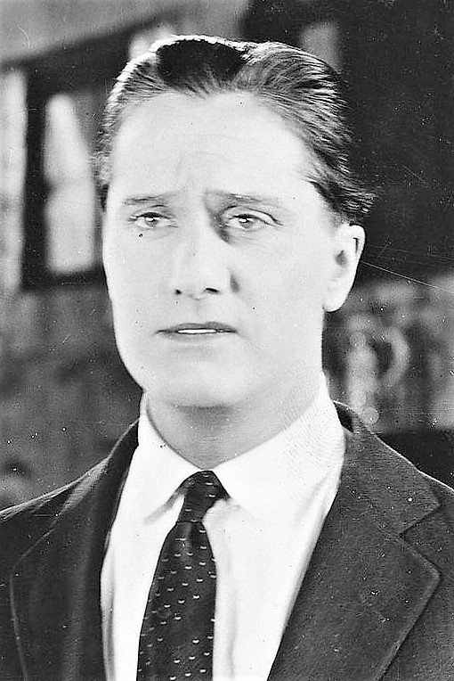 et billede af James Rennie