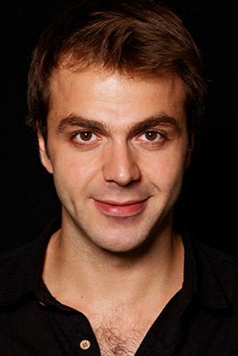 et billede af Aziz Caner İnan