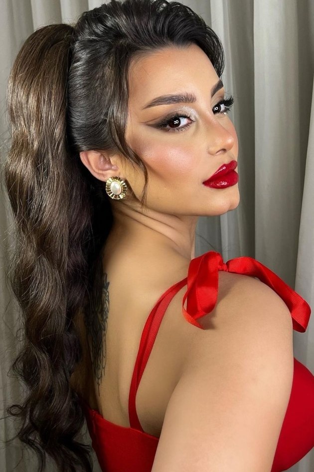 Laila Omarr's picture in the cast