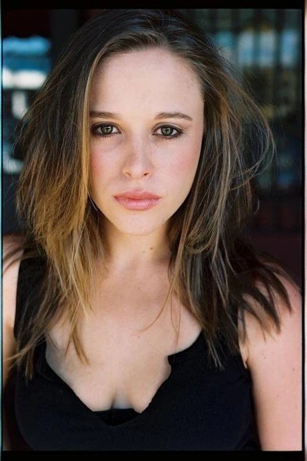 et billede af Cara DeLizia