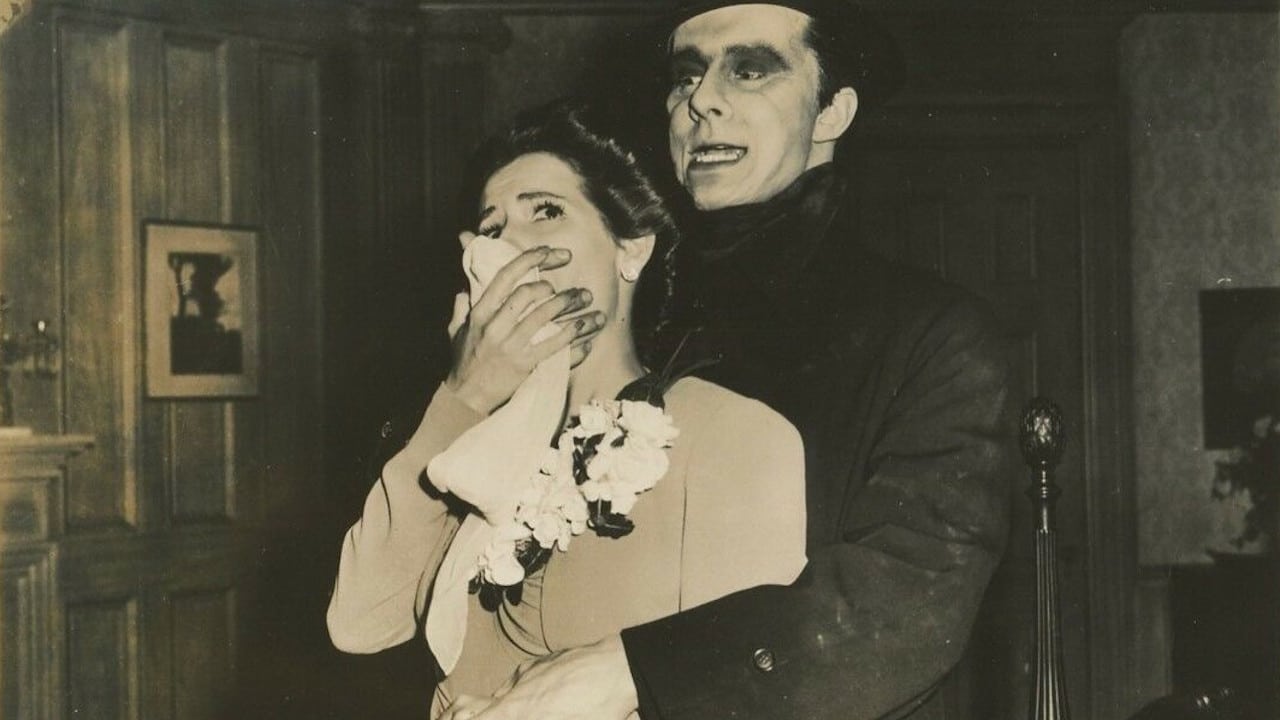 The Smiling Ghost (1941)