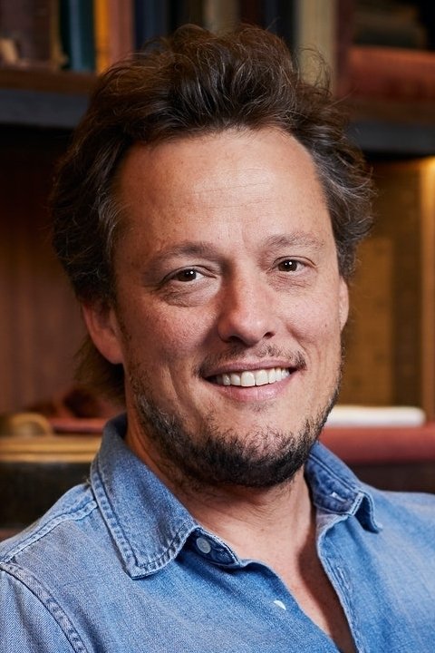 et billede af Nathan Barr