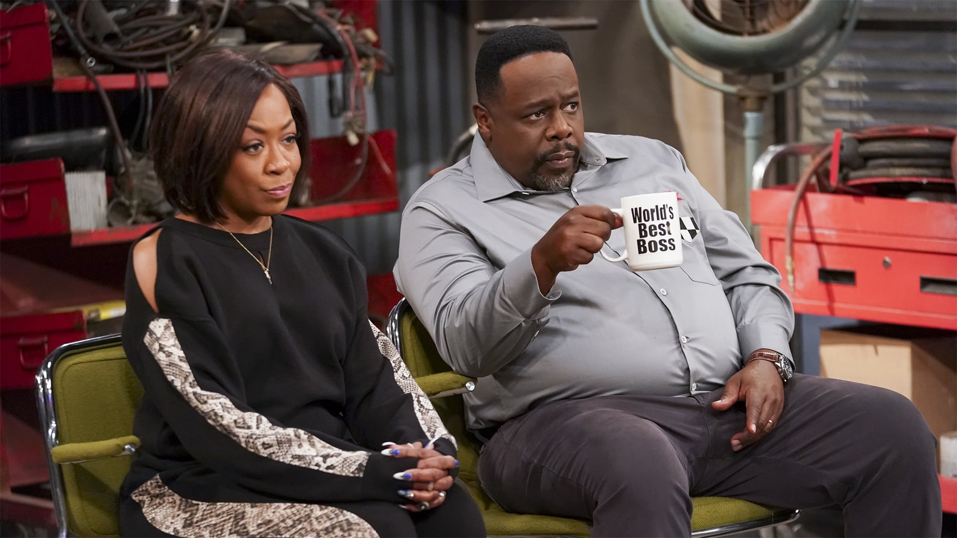 The Neighborhood Season 2 :Episode 15  Welcome to the Bad Review