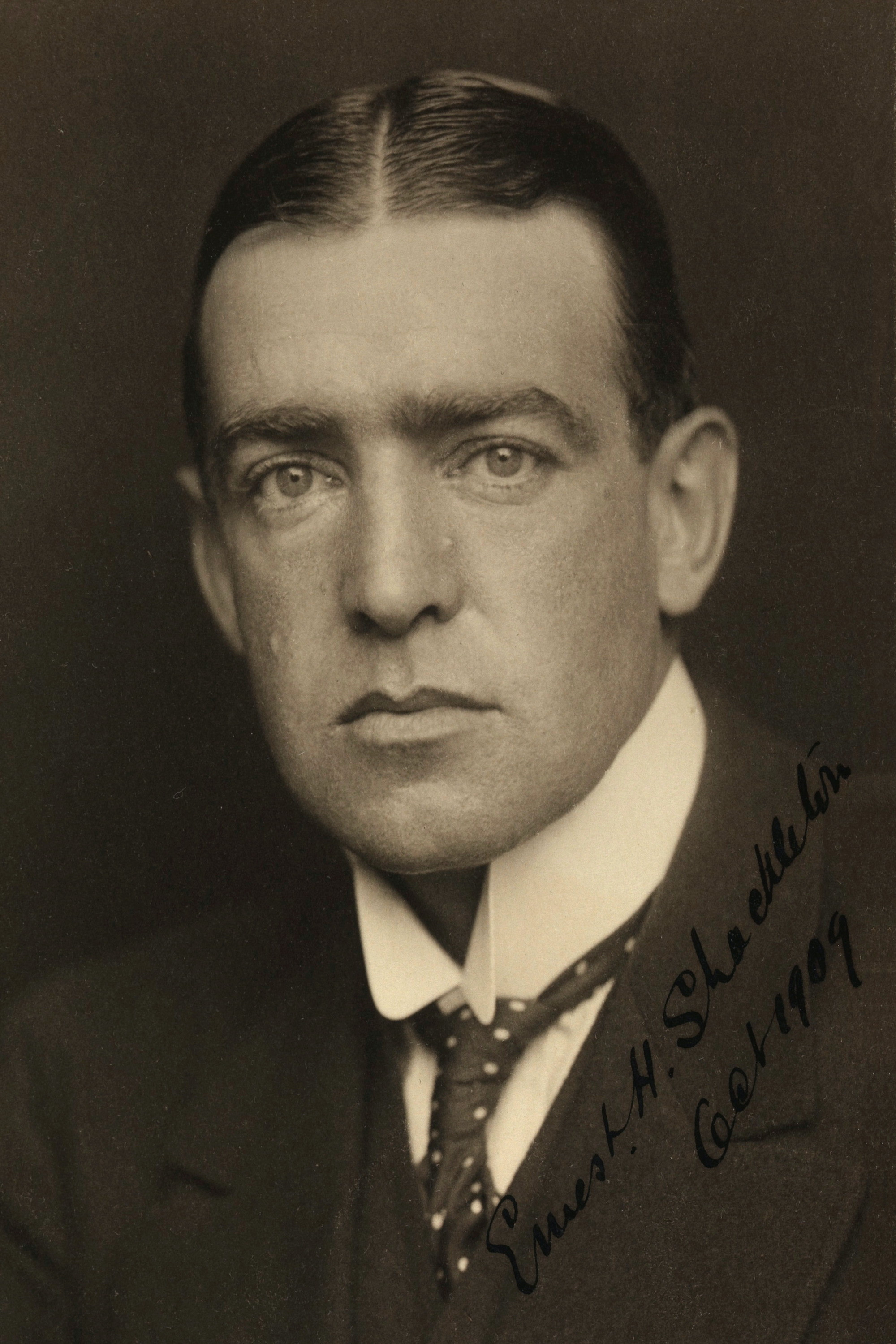 et billede af Ernest Shackleton