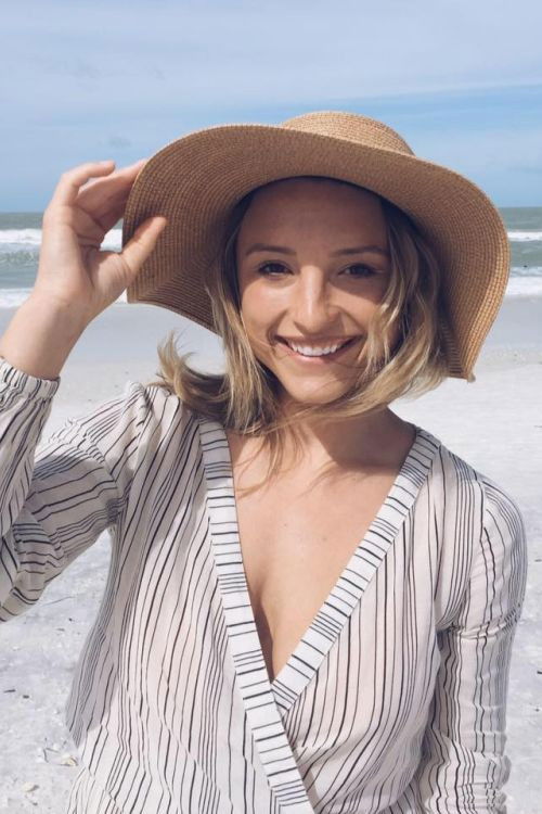 et billede af Chelsea Saferian