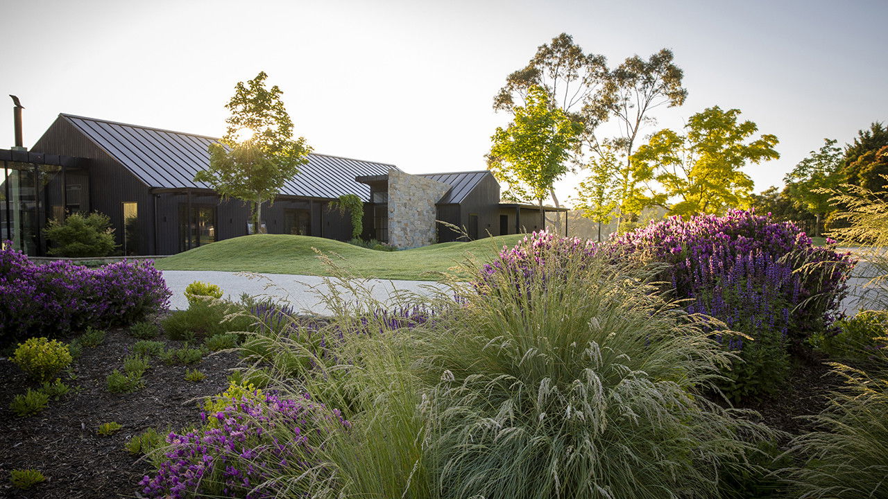 Dream Gardens S03E03 backdrop