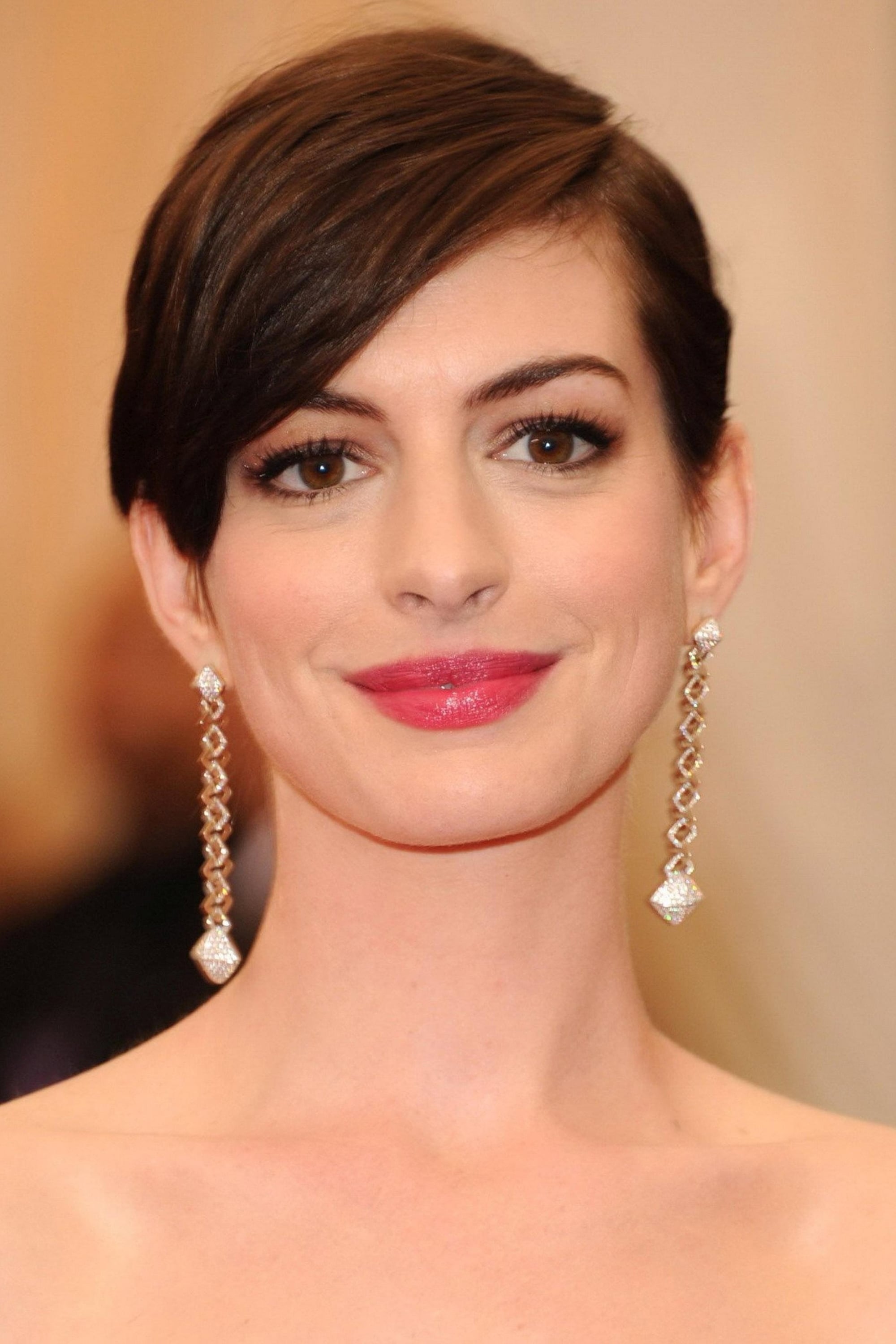 Anne Hathaway: filmography and biography on movies.film-cine.com