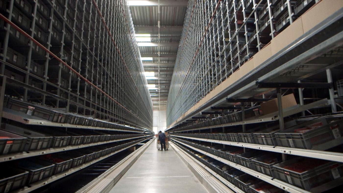 The Superstores Wars or the Survival of the Strongest (2018)