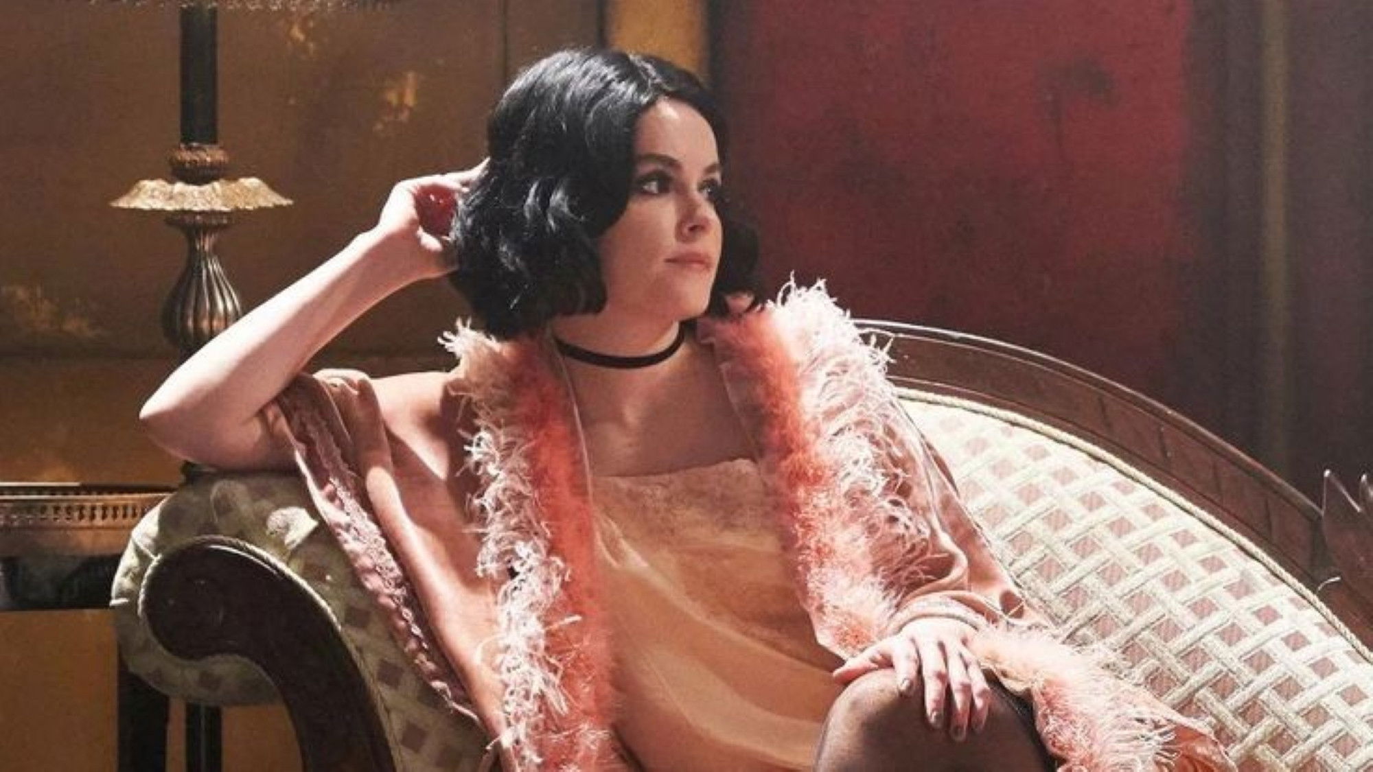 Schitt's Creek - Season 0 Episode 69 : Beads & Shells: Annie Murphy & Daniel Levy