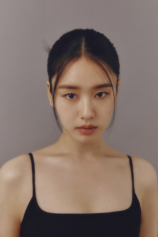 et billede af Ahn Eun-jin