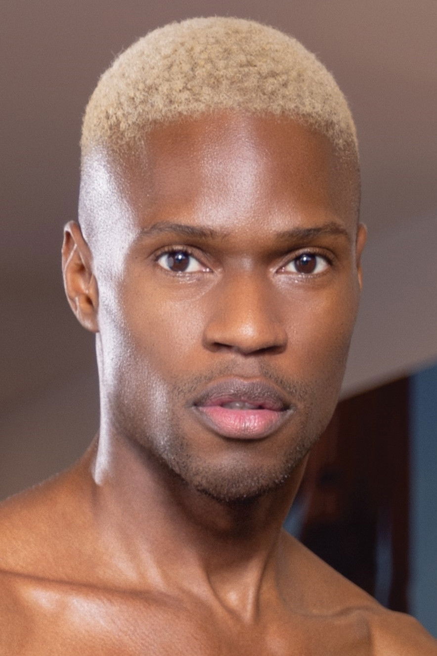 et billede af Isaiah Taye