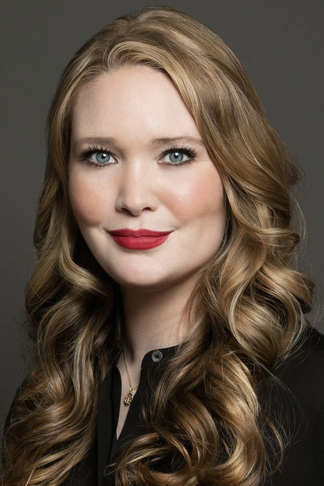 et billede af Sarah J. Maas