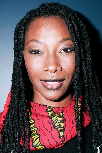 Fatoumata Diawara's picture in the cast