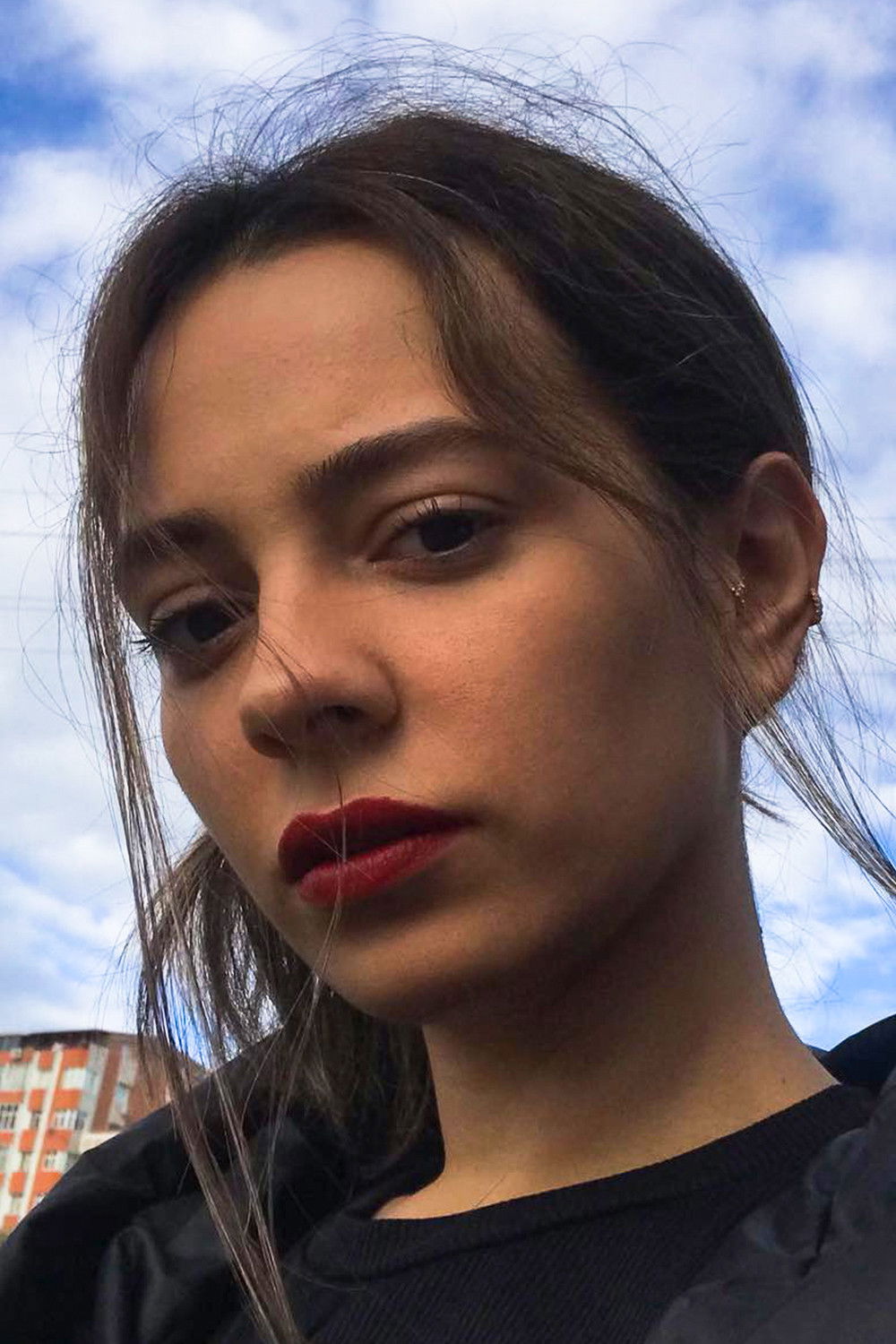 et billede af Elif Sayraç