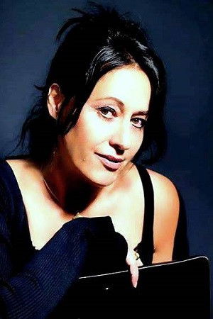 et billede af Athina Tsilyra