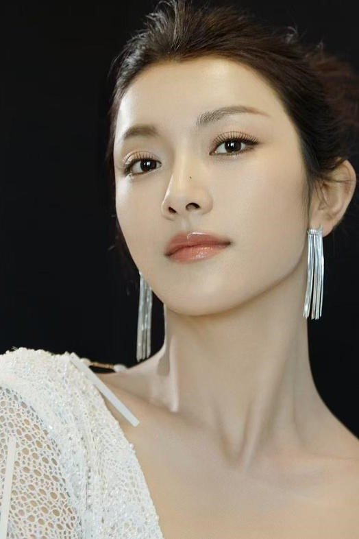 Profile image of 卢鹿鹿, a notable actor/actress