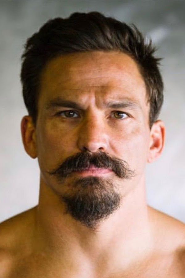 et billede af Josh Bridges