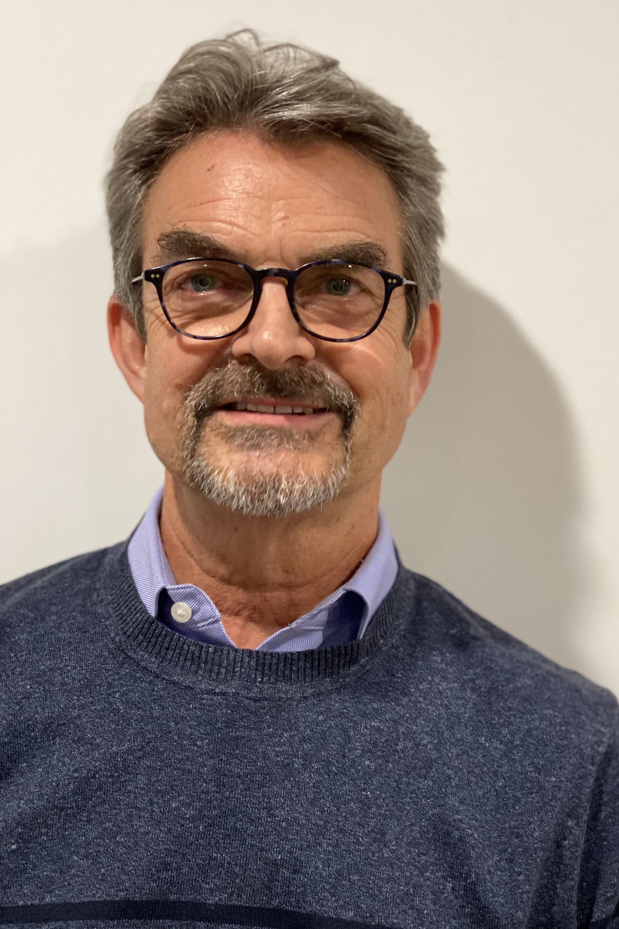 et billede af Joshua Donen