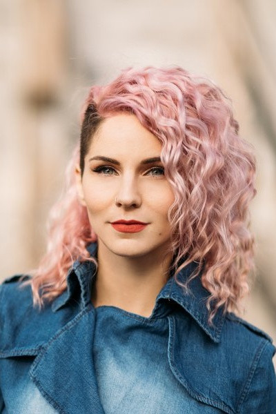 et billede af Lea Sirk