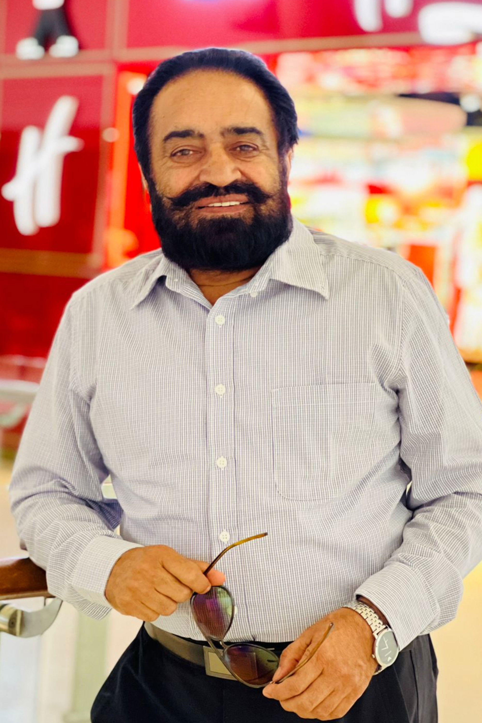 et billede af Bob Khaira