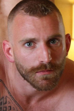 et billede af James Roscoe