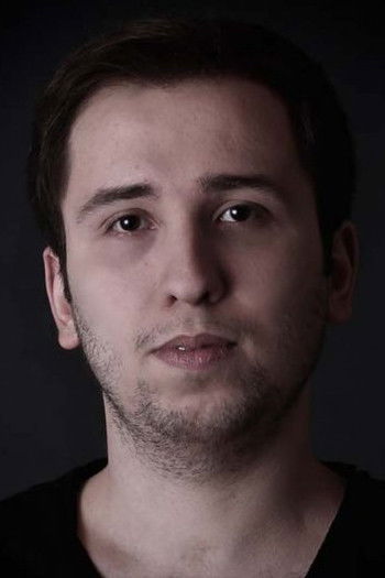 et billede af Mustafa Karaoğlu