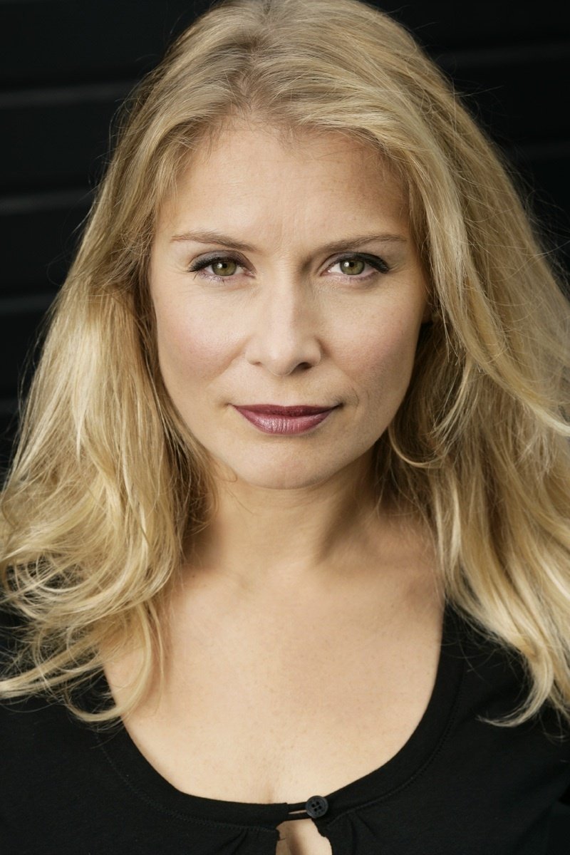 Elle van Rijn's picture in the cast