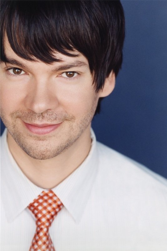 et billede af Derek Hughes