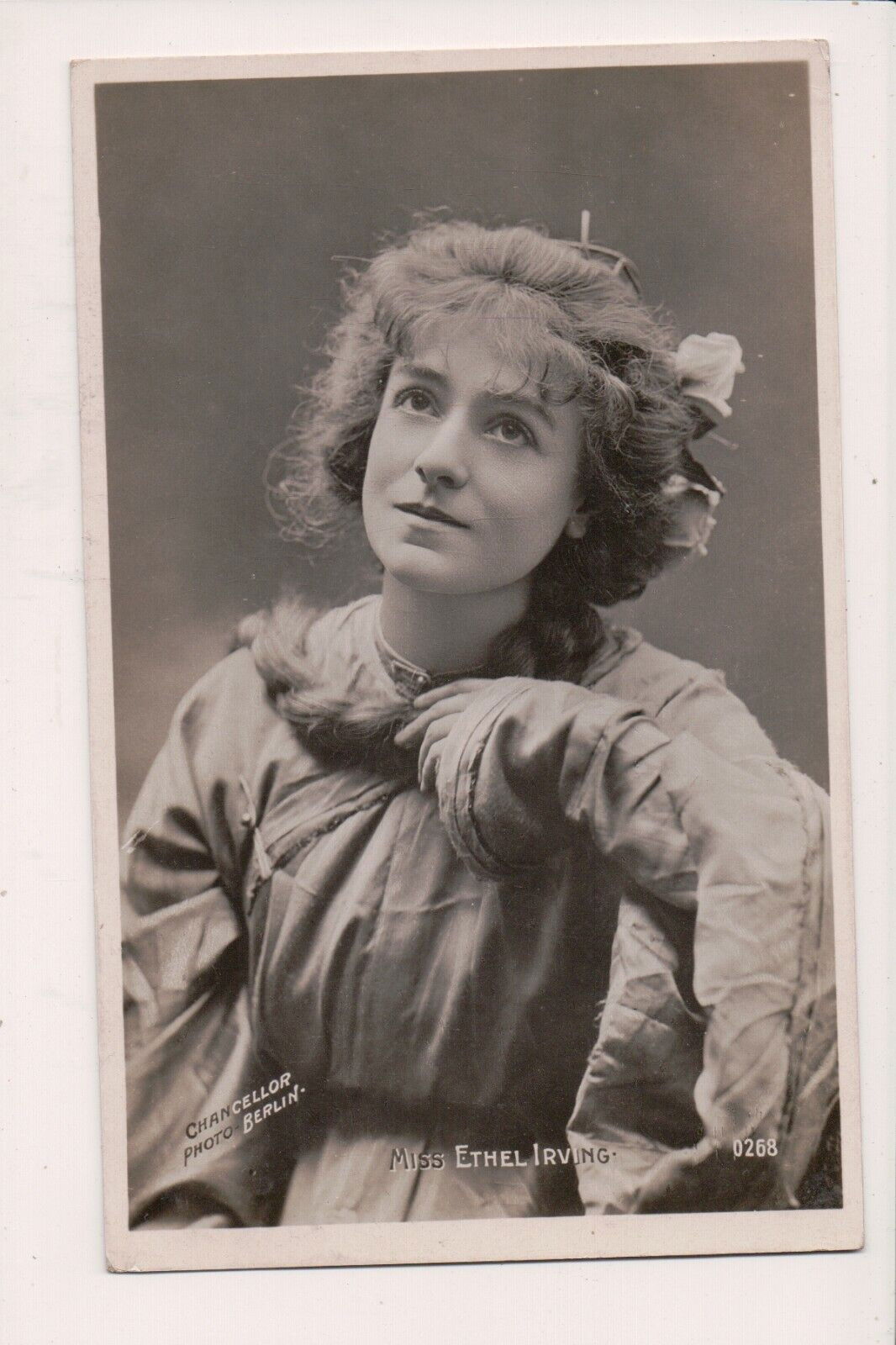 et billede af Ethel Irving