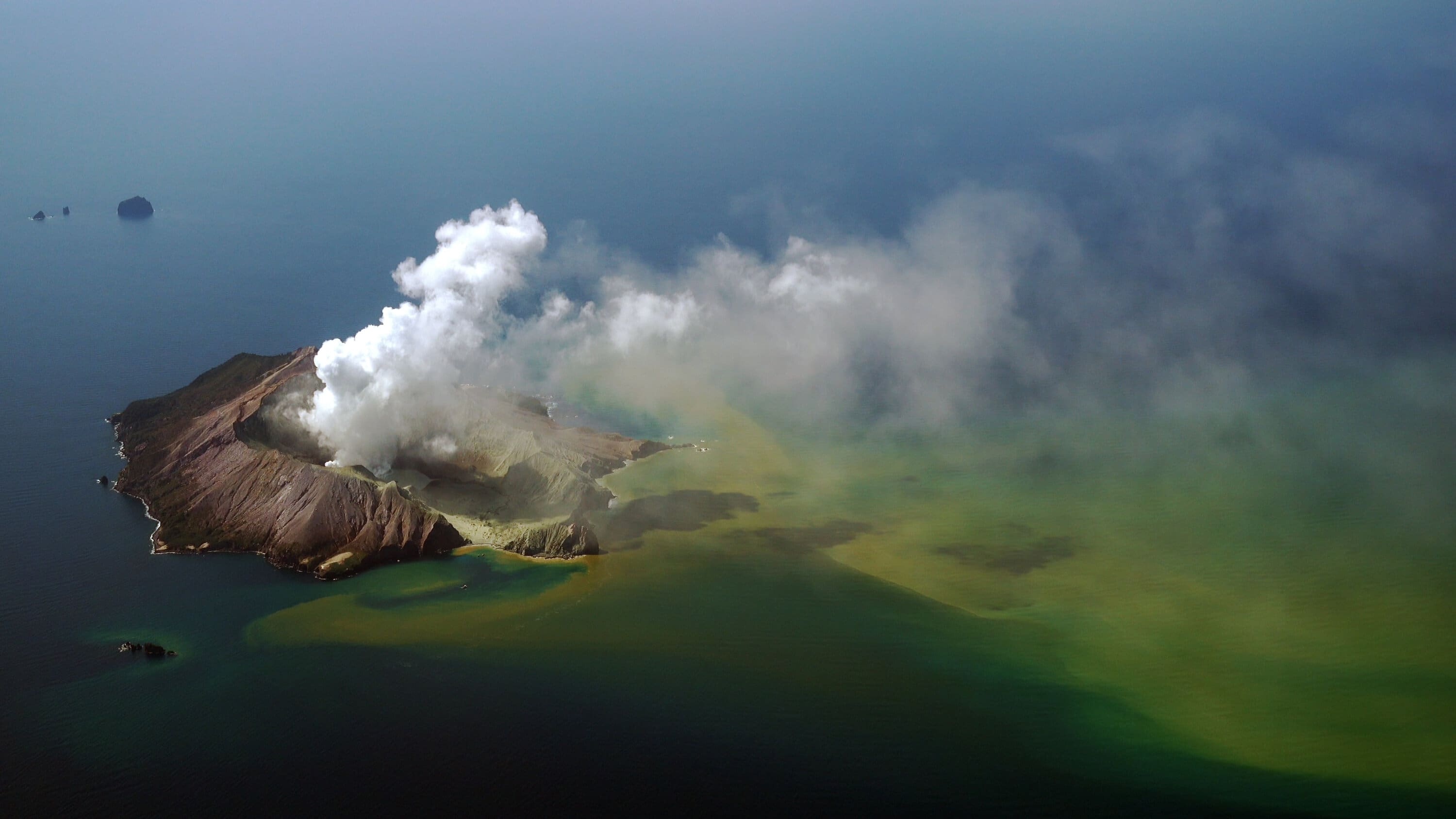 El volcán: Rescate en Whakaari (2022)