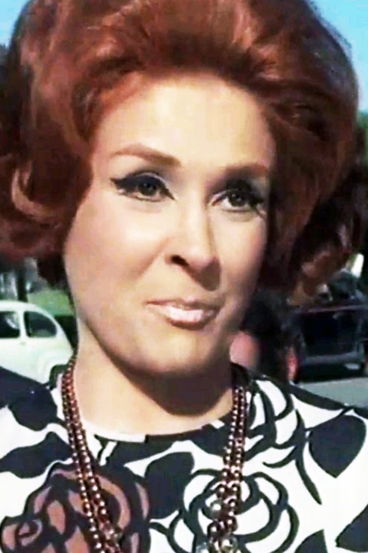 Mónica Grey's picture in the cast