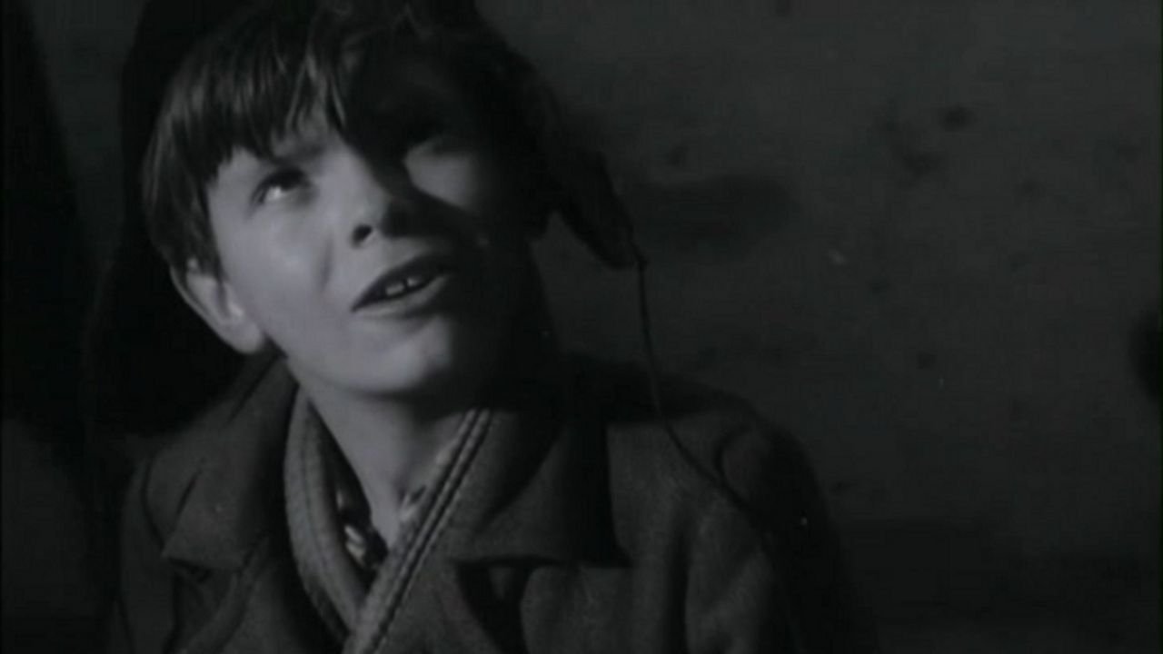 The Boy with Skates (1962)