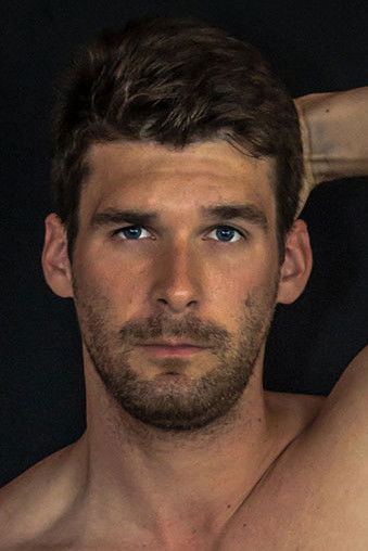 et billede af Dustin Holloway