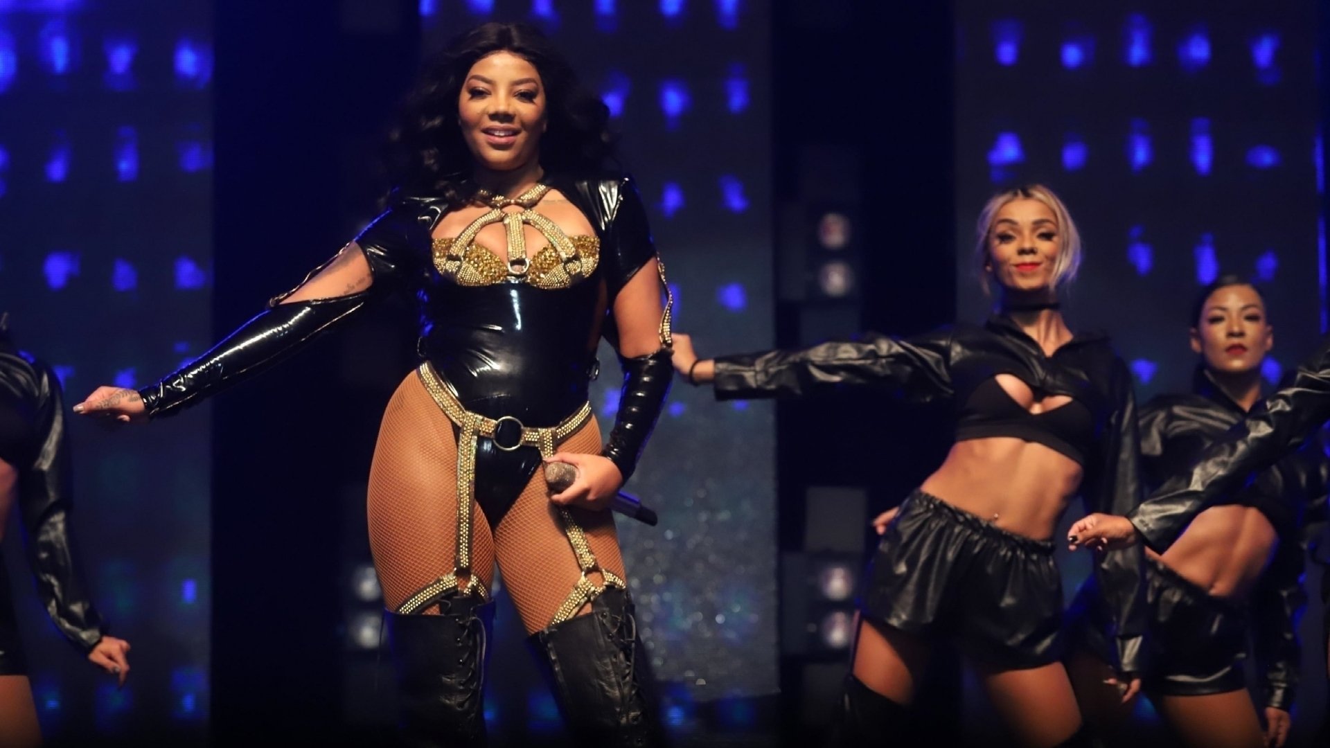 LUDMILLA: Hello Mundo