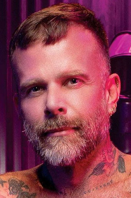 et billede af Greg Hollywood