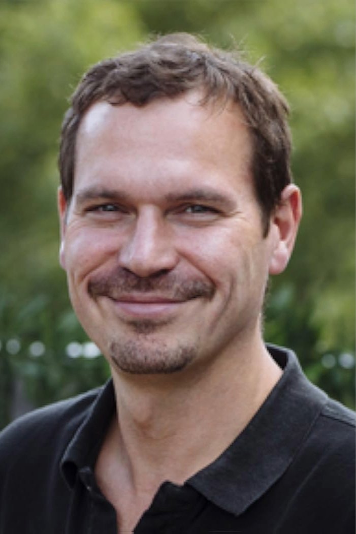 et billede af Mark Bakowski