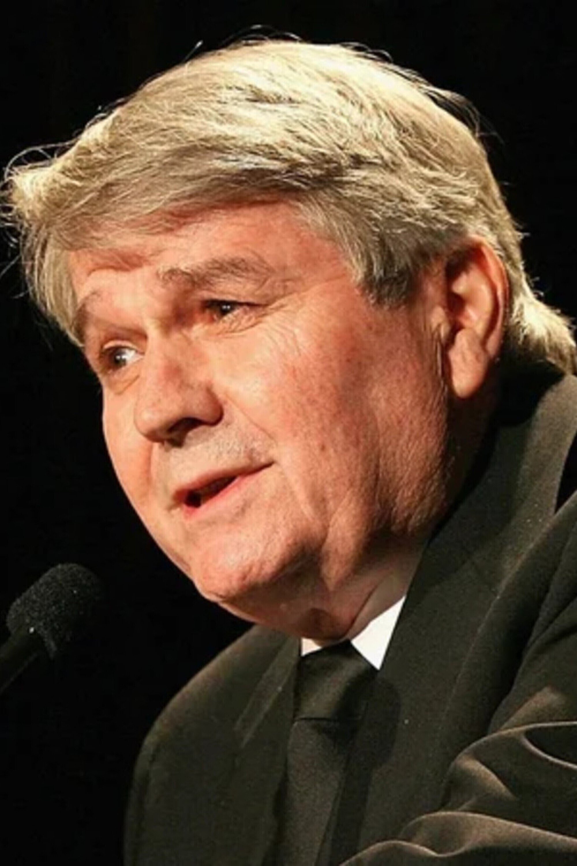 et billede af Gill Dennis