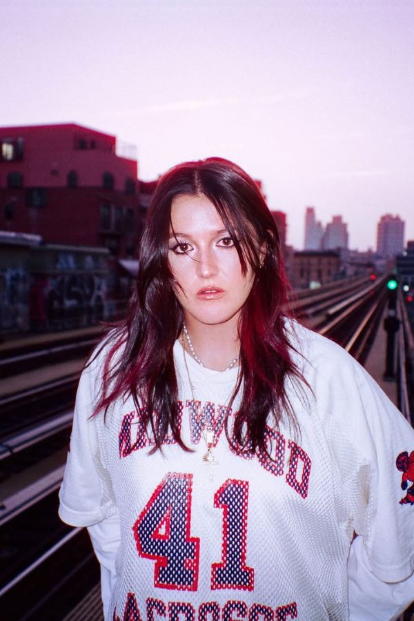 et billede af Chelsea Cutler