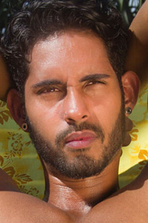 et billede af Damon Santiago