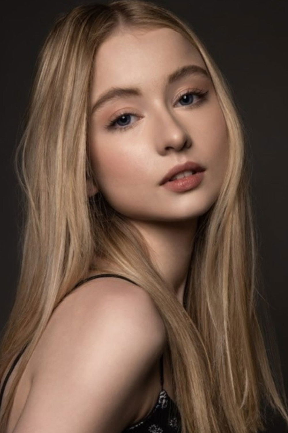 et billede af Lacey Oake