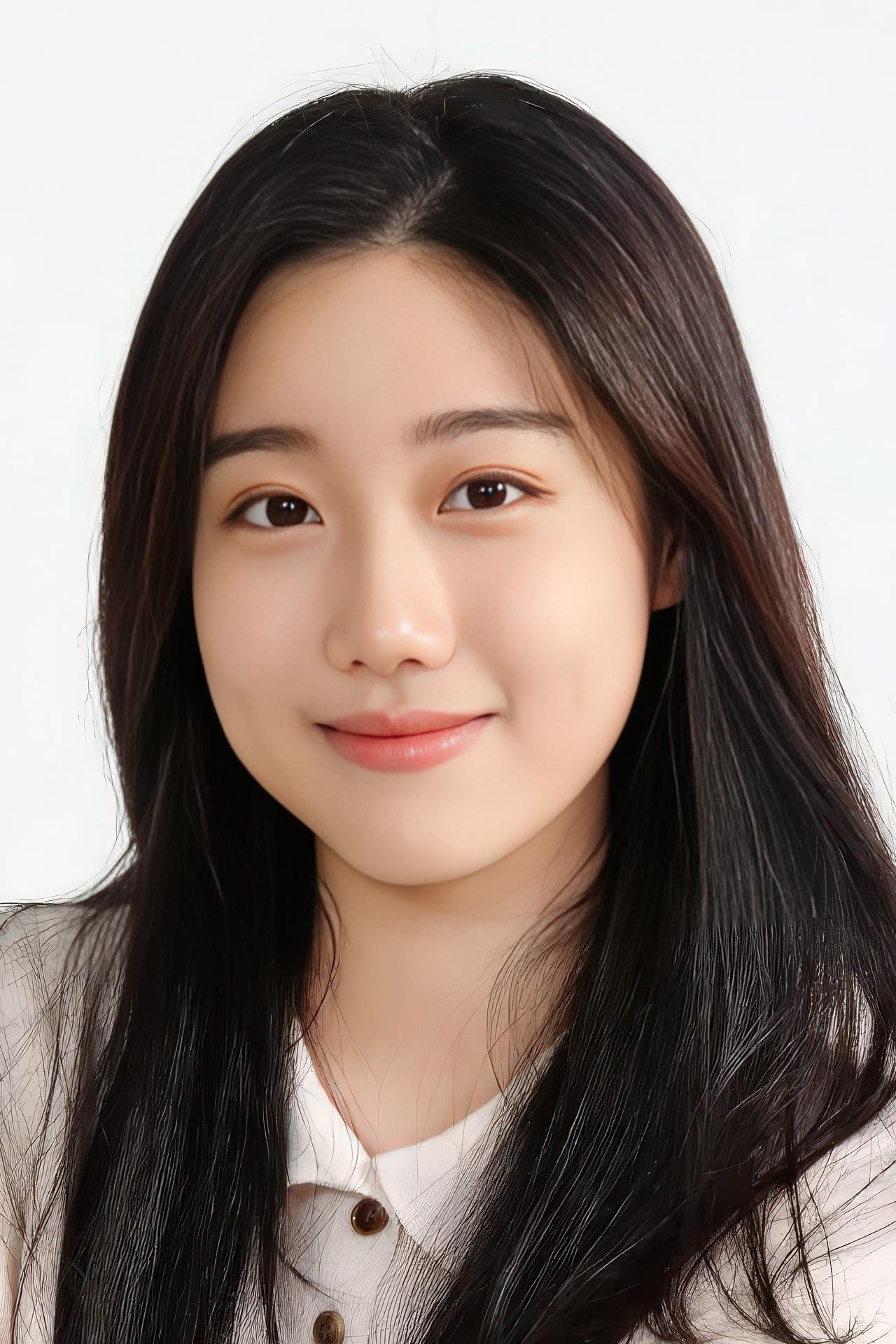 Park Ha-young's picture in the cast