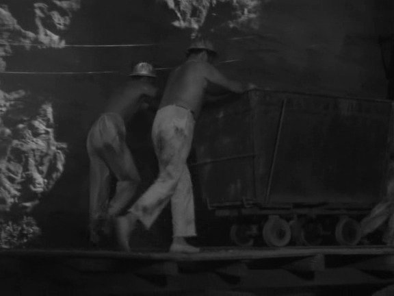 Prisoners' Wives S04E15 backdrop