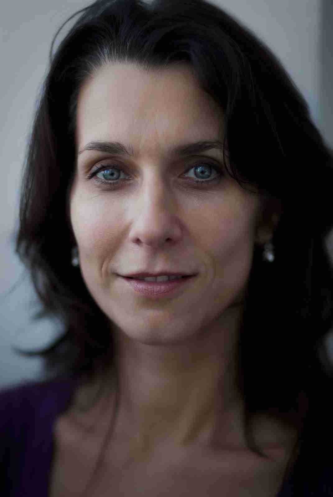 Caya de Groot's picture in the cast