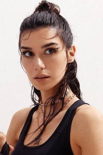 et billede af Burcu Kiratli