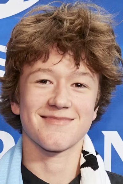 Louis Næss-Schmidt as Aske (voice)