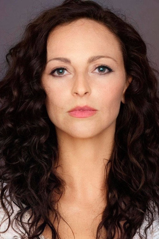 Profile Nuhr Jojo with character Maca